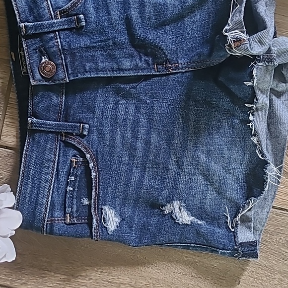 A&F 00 Shorts - Picture 3 of 6